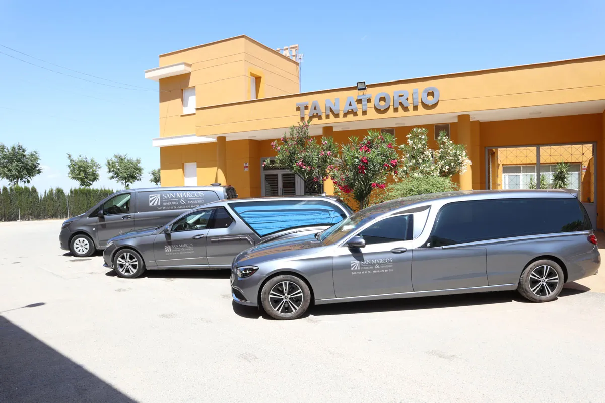 Coches fúnebres en el Tanatorio San Marcos Mancha Real